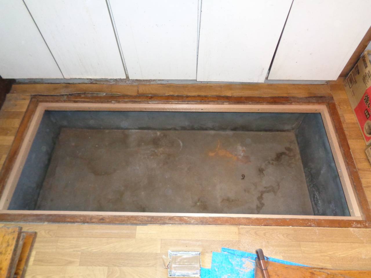 世田谷区にて床下収納の修理をしました。